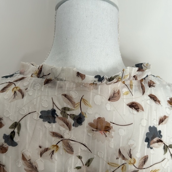 EUC BaeVely Floral Ruffle Blouse Size Medium - Picture 11 of 15
